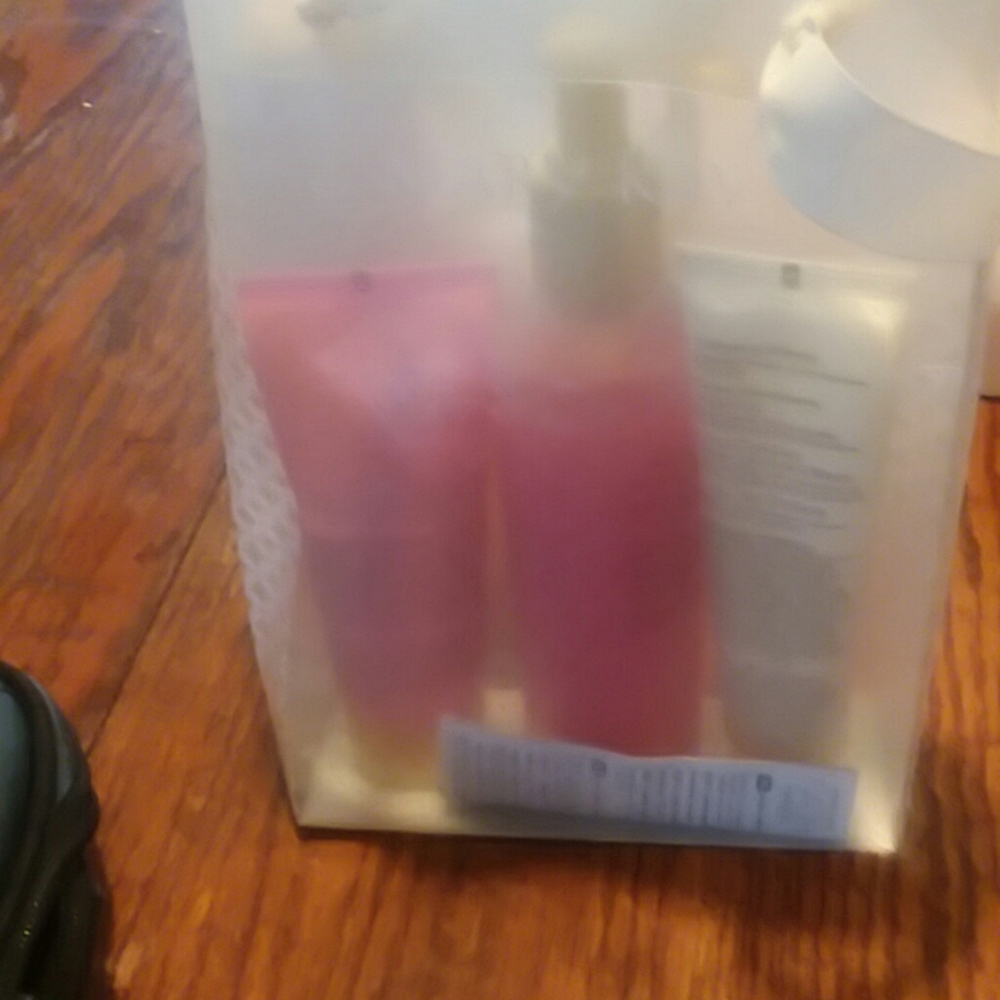 Pampering set in pomgranite formula